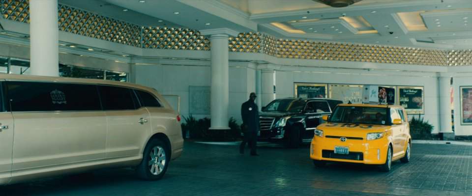Lincoln MKT Stretched Limousine